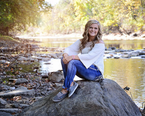 senior pictures, senior portraits, girl senior pictures, outdoor senior portraits, Sheets Photography, Columbia City senior photographer, Ft. Wayne photographer